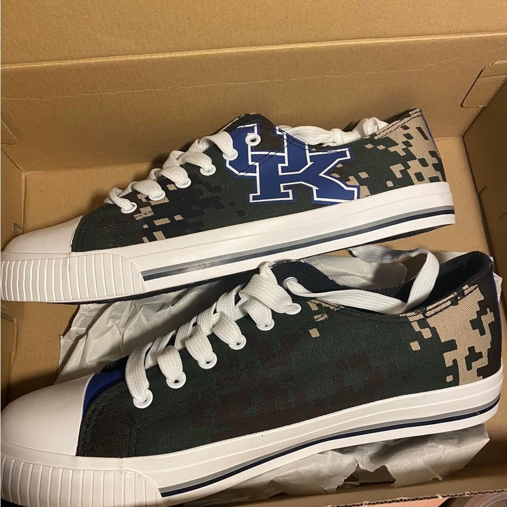 NEW Kentucky shoes. Men Size 10